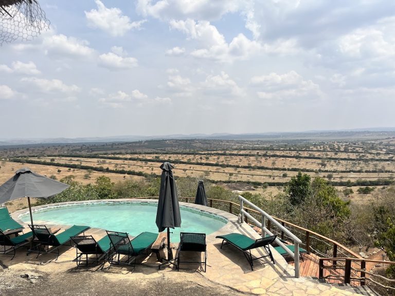 RWAKOBO ROCK LODGE